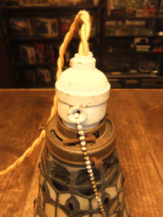 �A���e�B�[�N�g�������̃X�e���h�O���X�y���_���g���C�g�ł��@�A���e�B�[�N�Ɩ�   